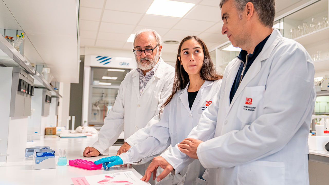 Alicia Asín con los directores Alberto Avenoza y Francisco Corzana