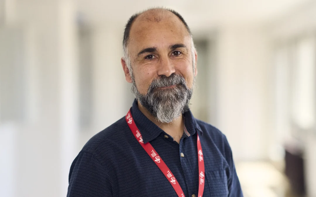 Investigación en sarcoma de Ewing a cargo del equipo liderado por el Dr. Óscar Martínez-Tirado. Investigación en sarcoma de Ewing a cargo del equipo liderado por el Dr. Óscar Martínez-Tirado.
